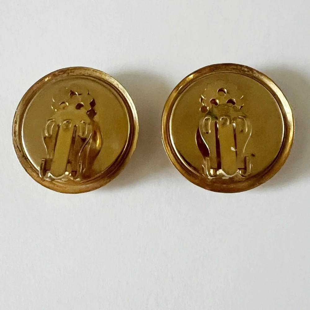 18 kt Gold plated Horse Round Clip on Earrings with base of Mother of Pearl - Picture 5 of 7